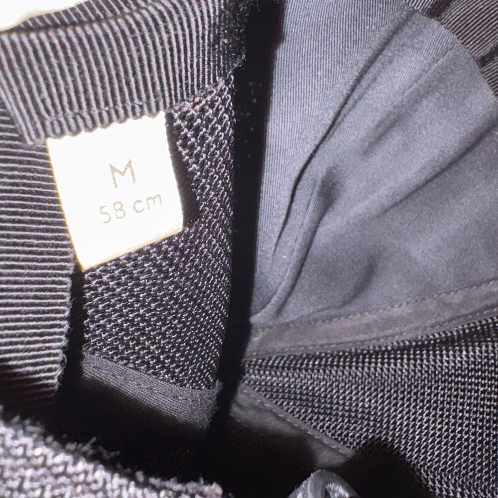 Brand new with box unisex Gucci Black and Red  Cap size m 58 cm - Picture 6 of 6